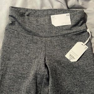 Stylus gray Capri leggings size xs never worn NWT